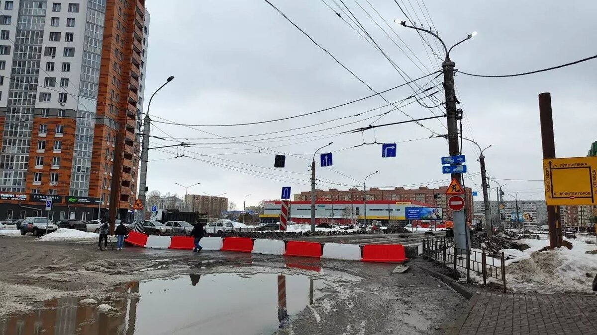 Перекрыли бульвар архитекторов омск