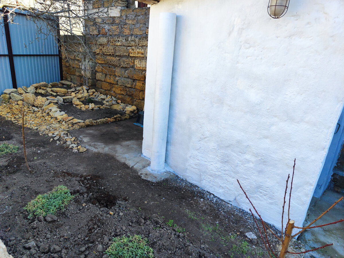 Покрасили туалет 