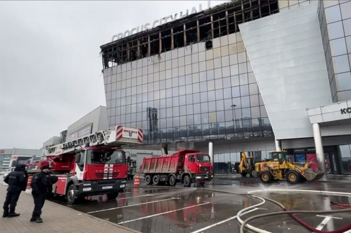    Зал быстро воспламенился, пошло задымление