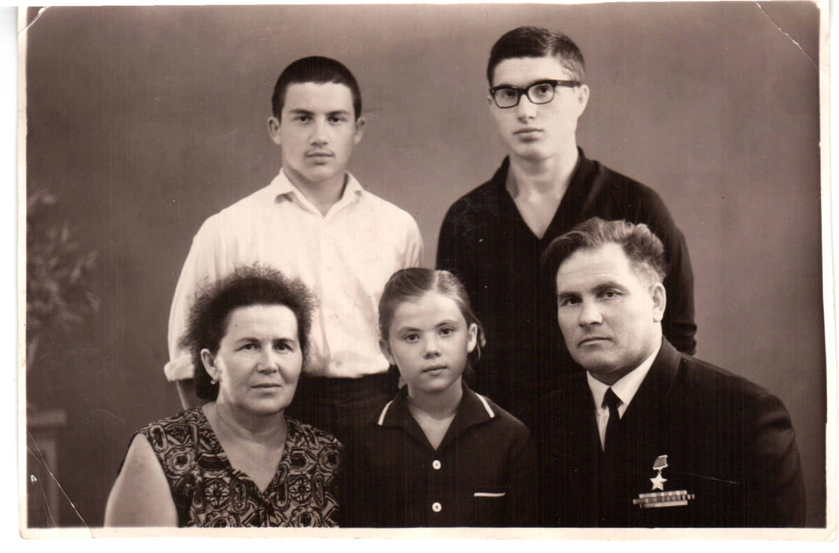 Семья Девятаевых — дети Алексей, Александр, Нэлли, 1967 год. Фото предоставлено Фондом памяти Михаила Девятаева