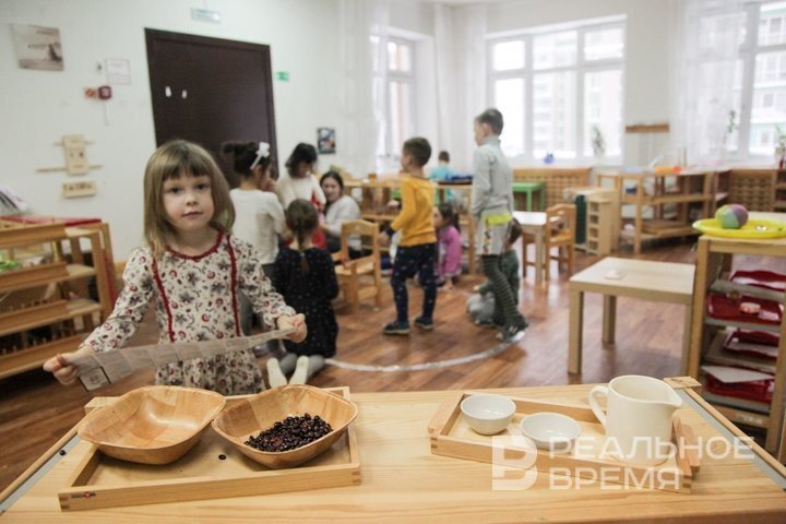 В Казани в каких-то детских садах есть свободные места. И мы договорились с ними, а своим родителям предложили возить туда детей. Назметдинов Ринат / realnoevremya.ru