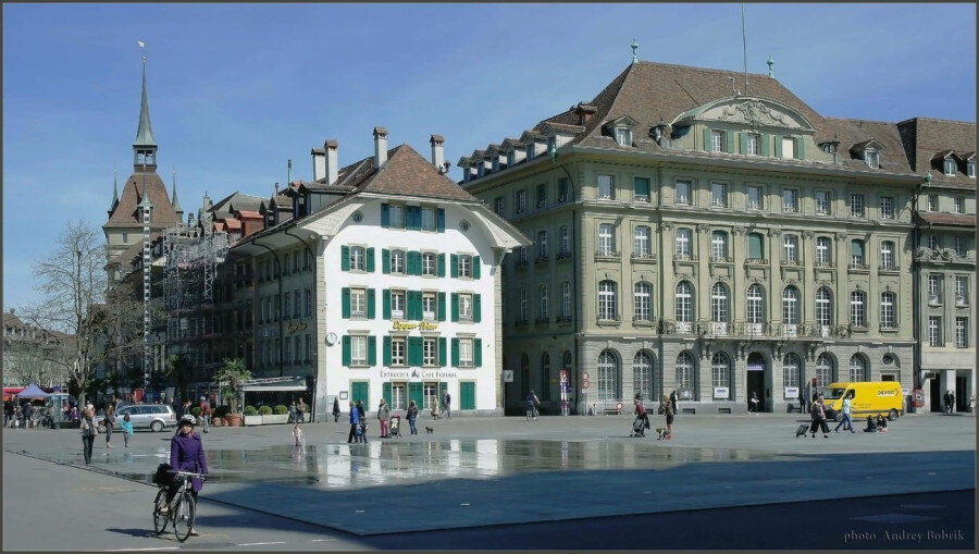  В столице Швейцарии городе Берн проживает всего - 128 848 человек.По нашим меркам небольшой провинциаьний город со старинной архитектурой. Общая численность жителей Швейцарии составляет - 8 703 тыс.-2