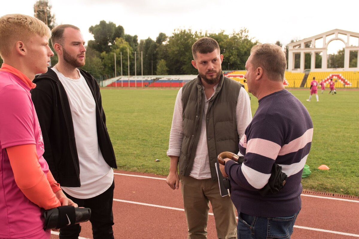 футбольная национальная лига. эмблемы чемпионатов ссср по футболу. вторая лига 1974 год. игры фнл трансляция. российские футбольные клубы.