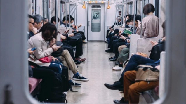 50 процентов домогательств случается в поездах, еще 20 на станциях