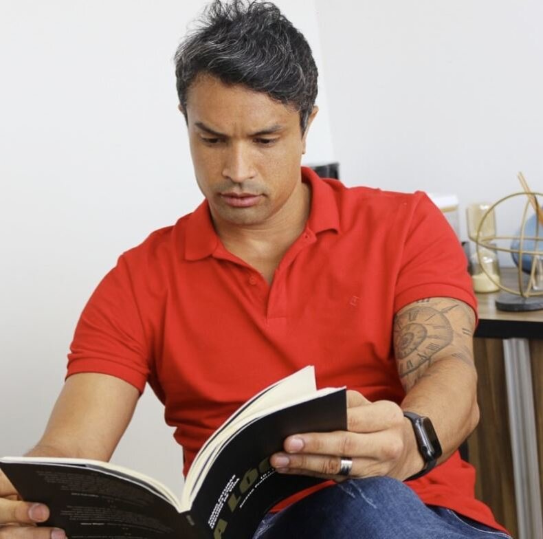    Дуду: «Четверо из пятерых футболистов по окончании карьеры влезают в долги»Владимир