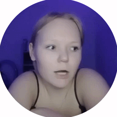 Школьница изображает в ироничной форме слёзы людей, у которых в "Крокусе" погибли родственники. Видео: соцсети