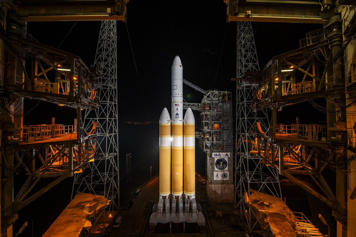 Запущенная сегодня РН Delta IV Heavy перед пуском. Credit: ULA. 