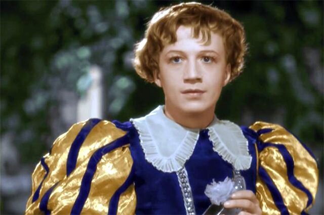 Принцу в Золушке 35 лет