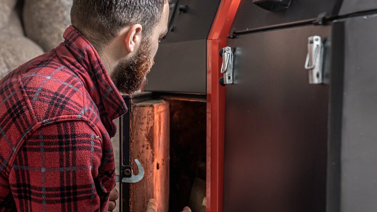 *Твёрдотопливный котёл 