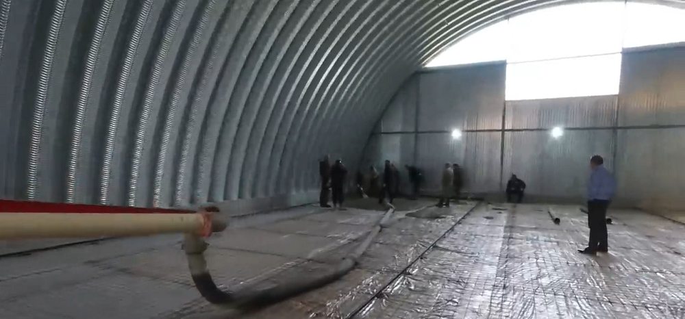Создание бетонного пола в ангаре требует следования технологическим этапам