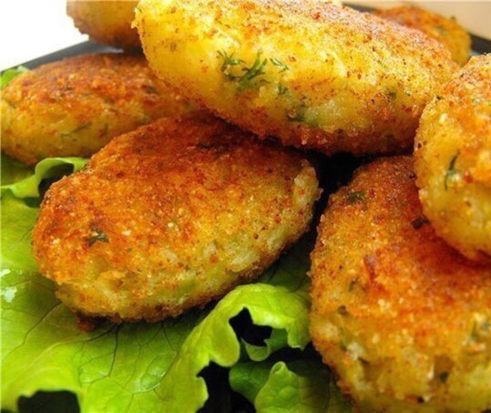 Вес котлеты. Фрикадельки 100 грамм это. Котлеты с рецептами в картинках. 100 котлет. Котлеты из куриного фарша рецептура.