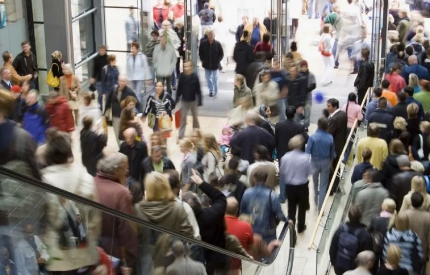    Россиян массово эвакуируют из торговых центров из-за ложных сообщений. Что происходит?