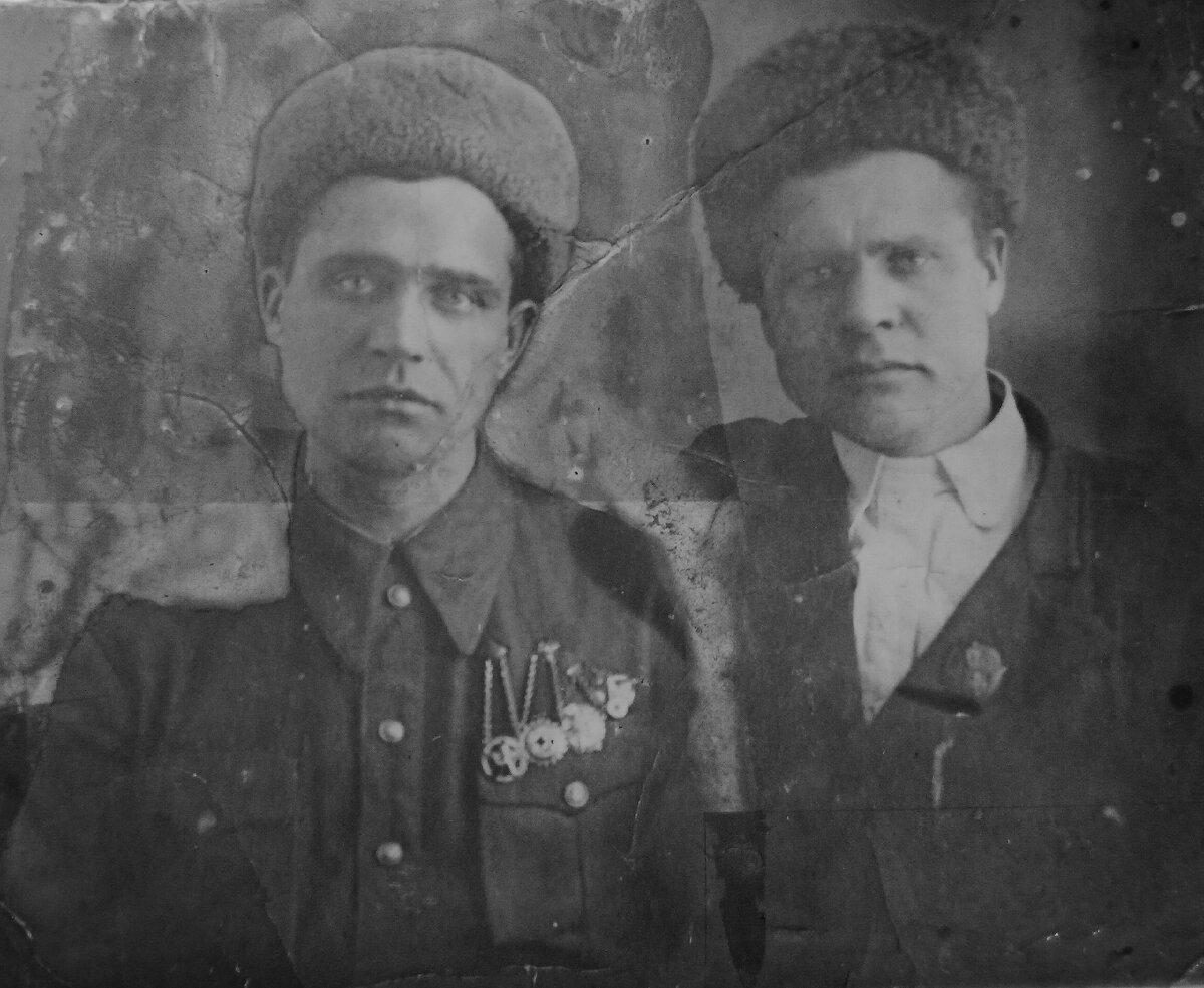 Прадед Никита Васильевич (слева) с братом Константином (справа)