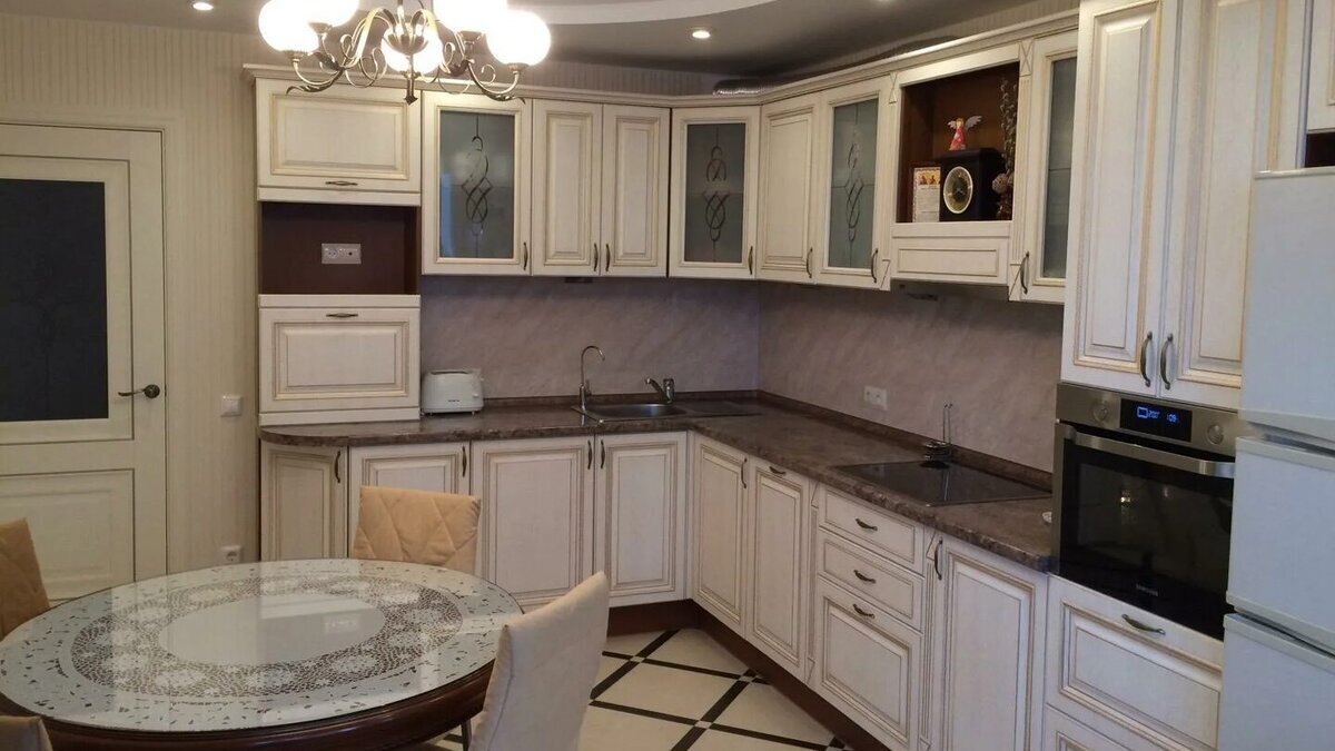 ... самая часто эксплуатируемая мебель в квартире – это кухня, которая выдерживает основную нагрузку при готовке, влияние больших температур, регулярное попадание влаги на поверхности и под поверхности, а также ...