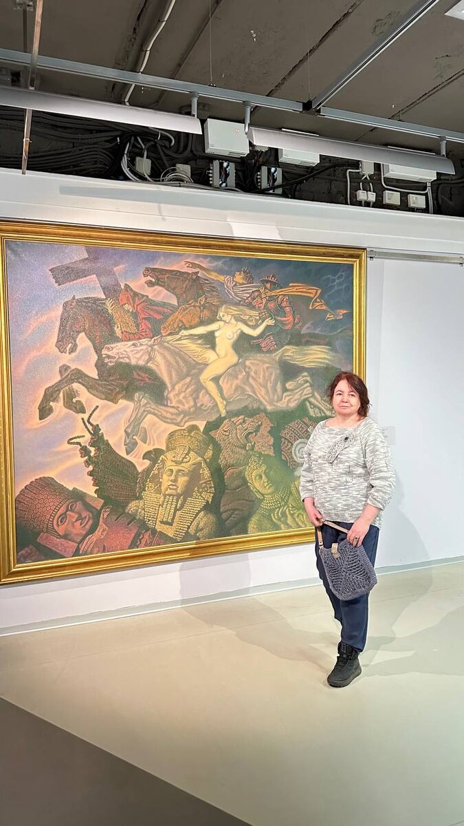 В новом.джемпере в музее Эрарта
