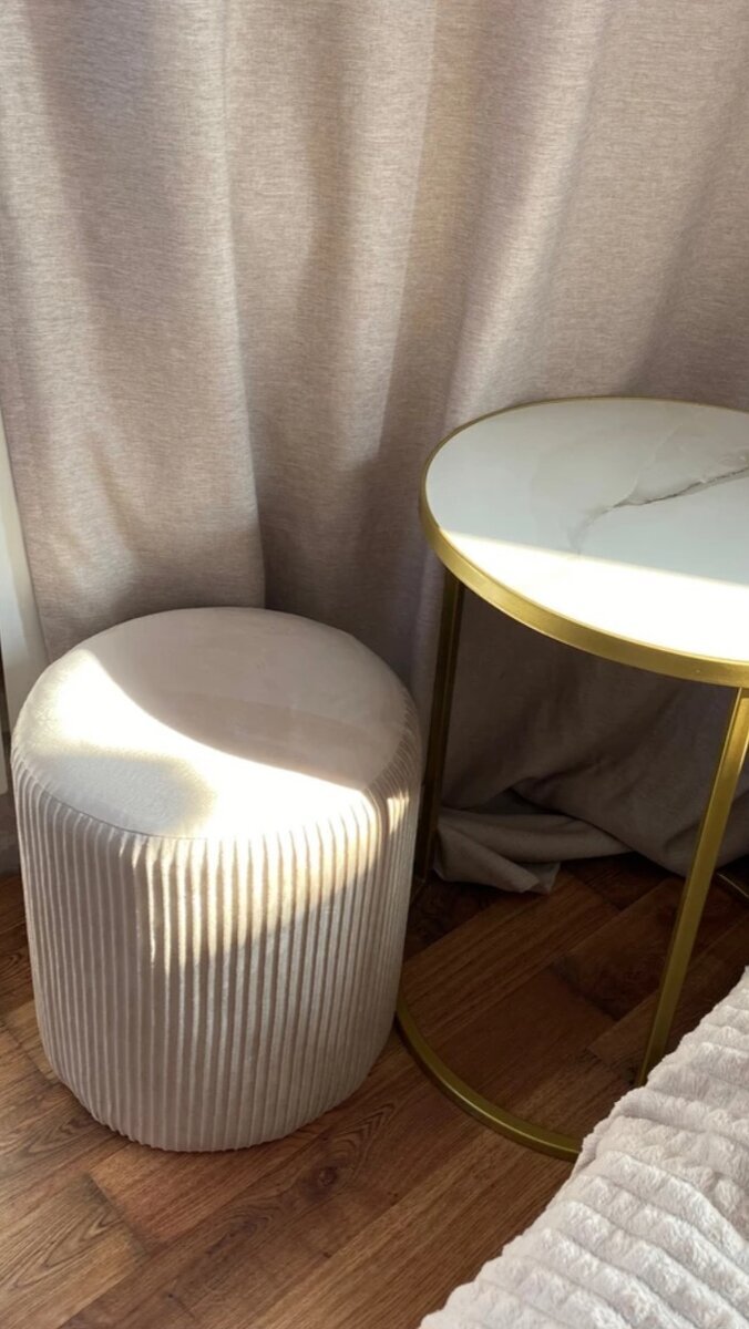 Так же обратите внимание на закруглённые формы и конструкции.