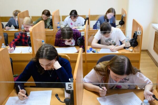 Расписание экзаменов егэ в 2021 году. Огэ 2022 русский язык 30 тренировочных вариантов сенина ответы. Ответы на огэ по обществознанию. Ответы огэ. Пробный огэ по русскому языку 2024 год.