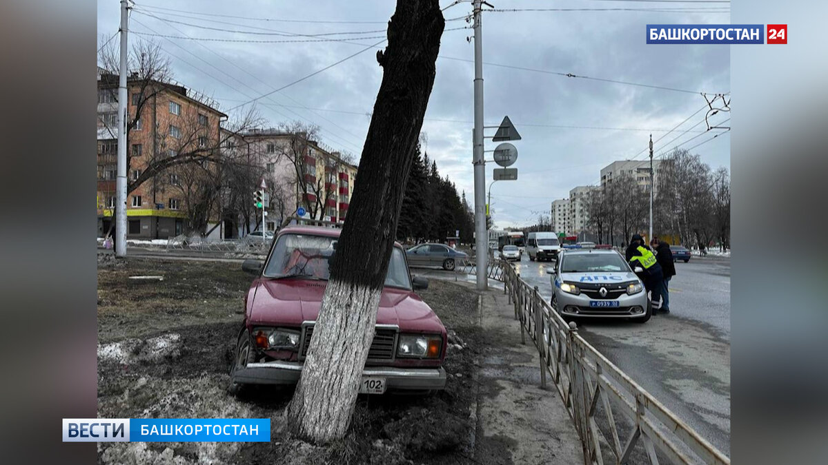 В уфимской Черниковке пьяный водитель ВАЗа после аварии с двумя авто  пытался скрыться и въехал в дерево | Башкортостан 24 | Дзен