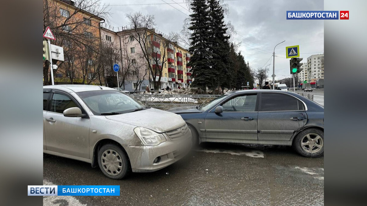    В уфимской Черниковке пьяный водитель ВАЗа после аварии с двумя авто пытался скрыться и въехал в дерево