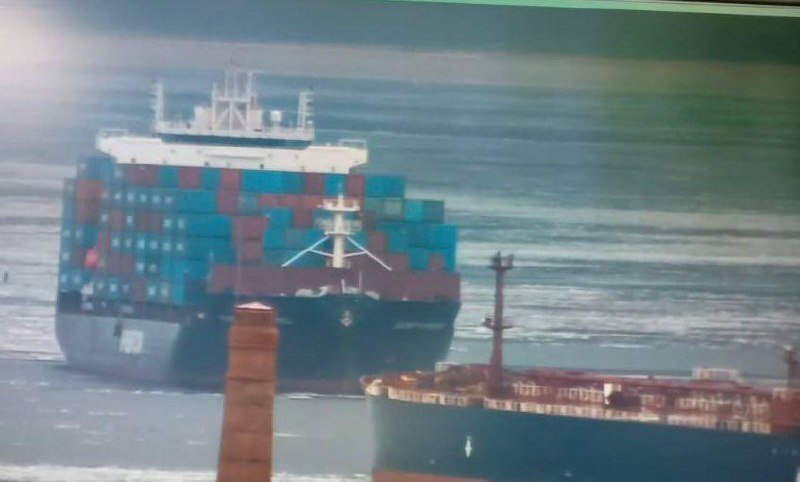 Контейнеровоз сел на мель. Фото: УТ МВД России по СЗФО