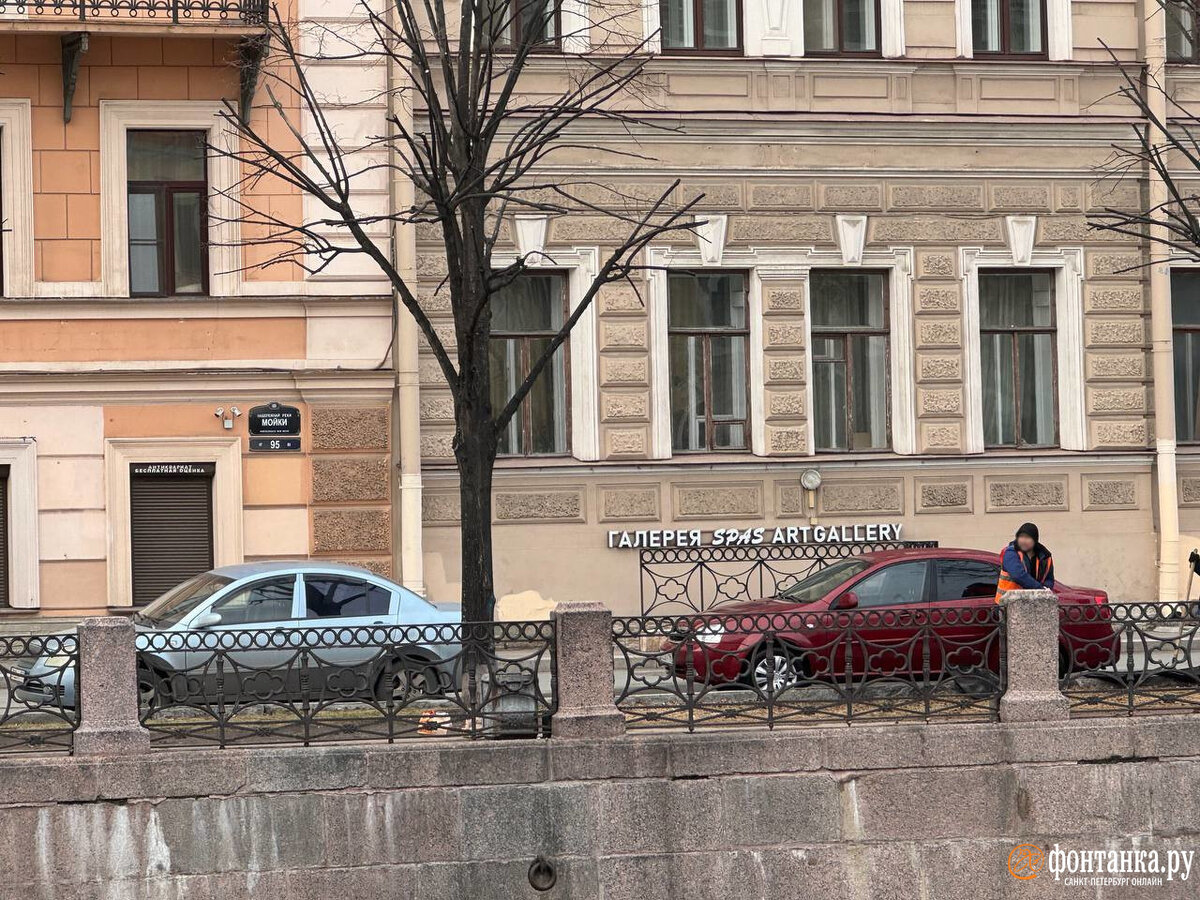 Необычную картину заметил в центре Петербурга читатель «Фонтанки». Читайте  на 