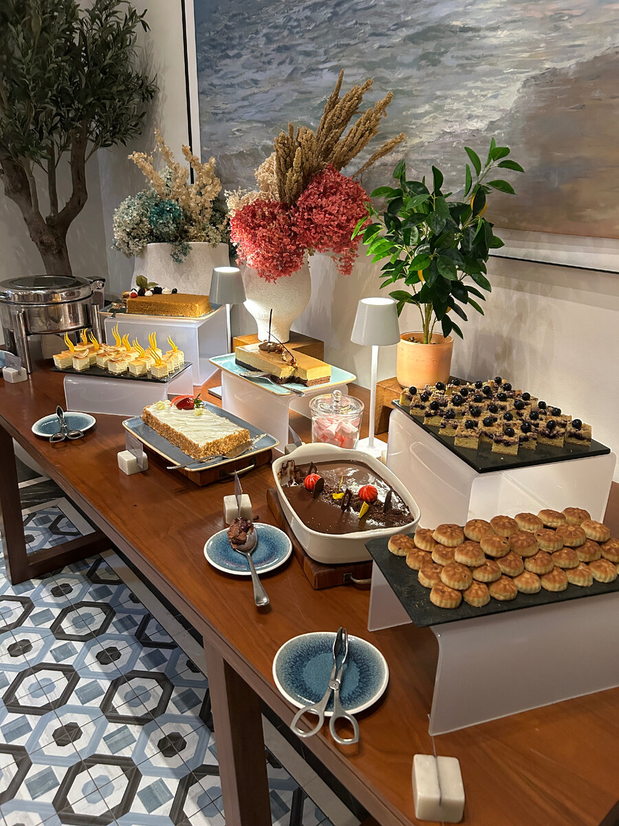 правильная еда. красивый полезный завтрак. сервировка обеденного стола. красивый обед. правильное питание.