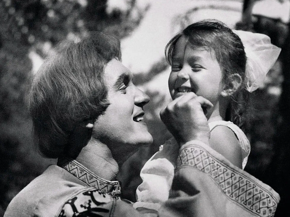 Эдуард Изотов и дочь Вероника. Источник фото: stuki-druki.com