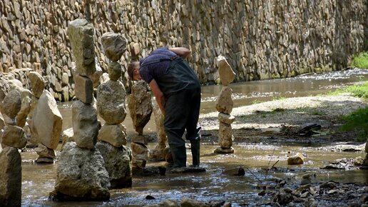 Балансирующие камни на реке Ольховка в Кисловодске. Необычные скульптуры.