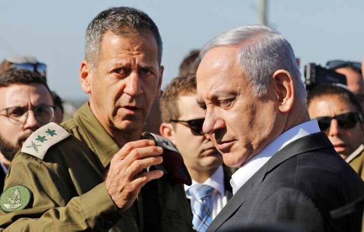 Премьер Израиля Нетаньяху с генералами ЦАХАЛ. Источник: themedialine.org.