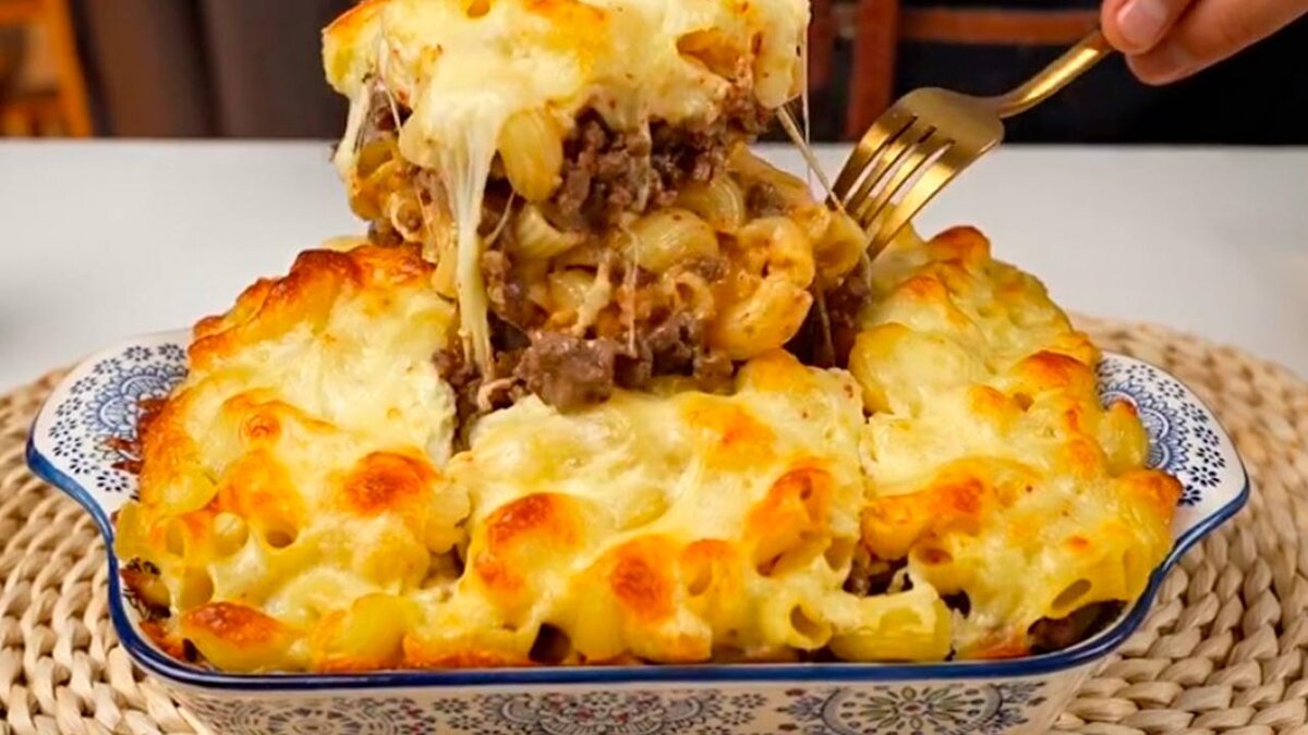 курочка с рисом в духовке. блюда из курицы. макароны с фаршем в духовке с сыром. курица запеченная с овощами. мясо с картошкой в духовк.