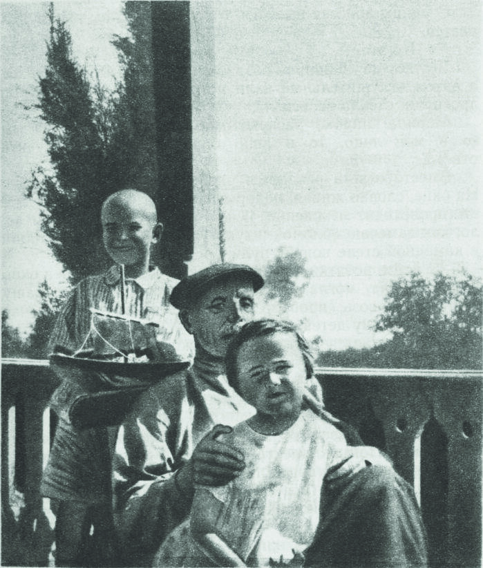 Рома, Михаил Дмитриевич и Марина