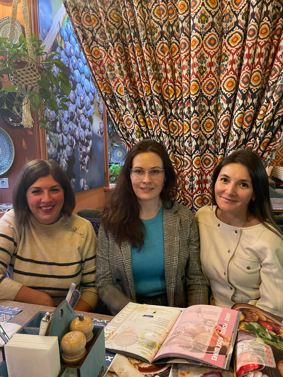 Коллеги, с которыми работали вместе 10 лет назад. До сих пор встречаемся