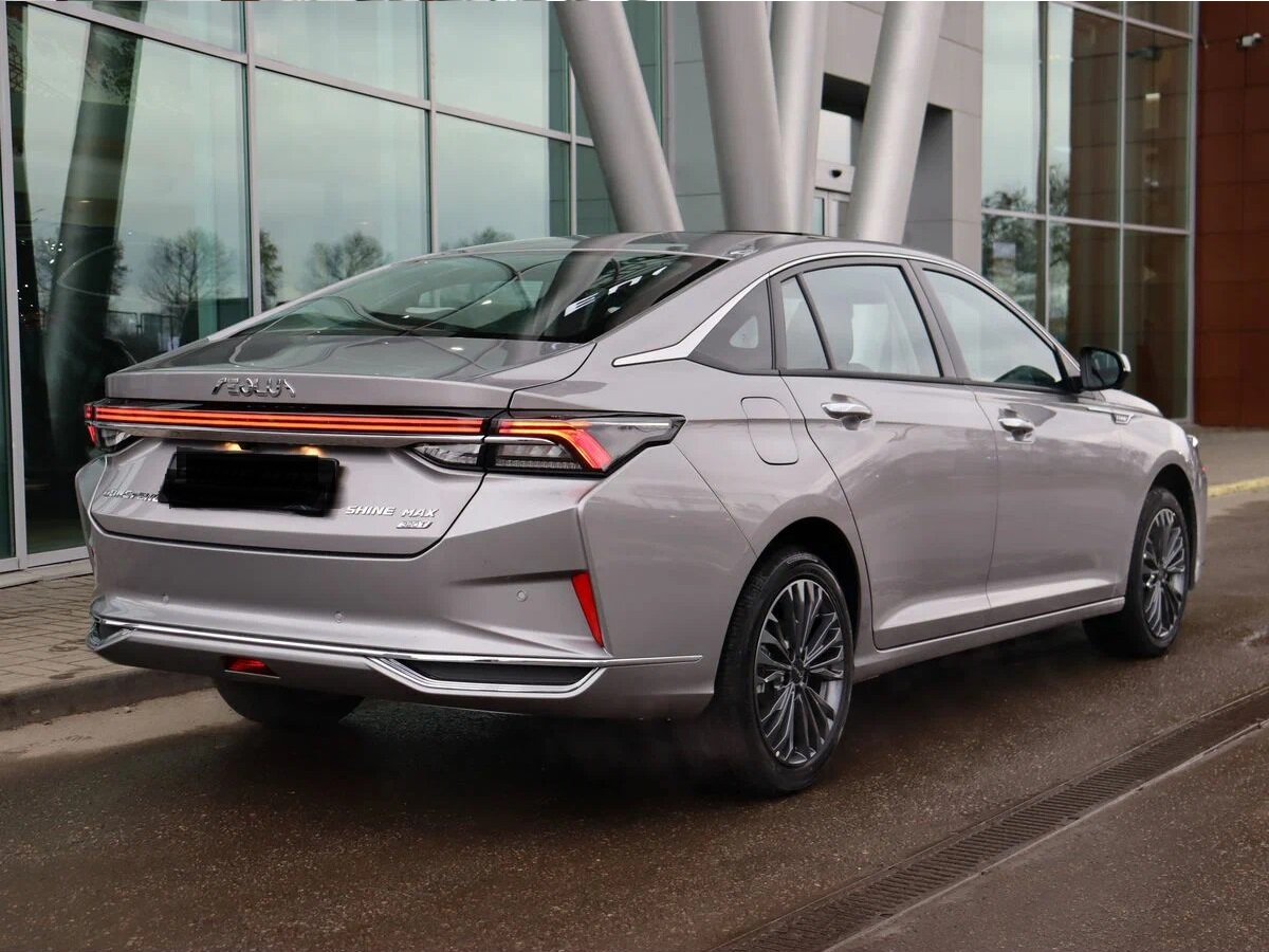 Авто конкурирует с Чери Арризо 8.