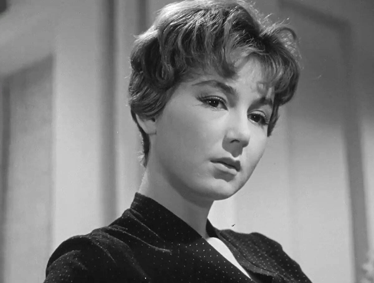 Кадр из кинофильма "Девять дней одного года", 1961 г., режиссер Михаил Ромм, сценаристы Михаил Ромм, Даниил Храбровицкий, композитор Джон Тер-Татевосян (скриншот)