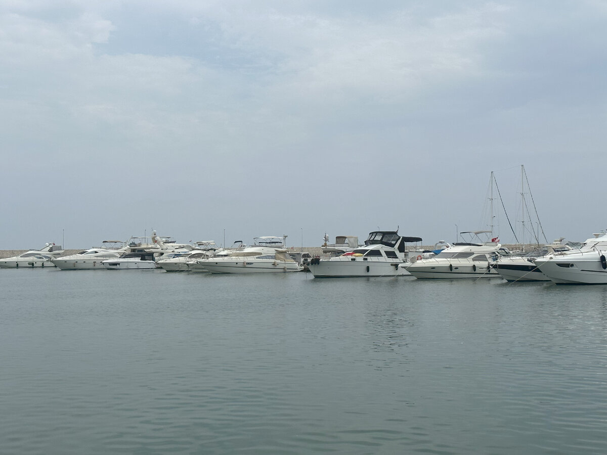 Про Мерсин Марину пишут. что это самая крупная стоянка для яхт на Средиземноморском побережье Турции. 