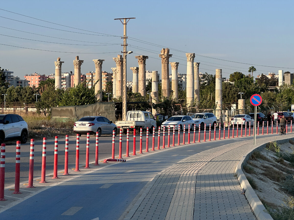 Soloi-Pompeipolis, Mezitli - древний памятник расположен напротив стеллы Мезитли. 