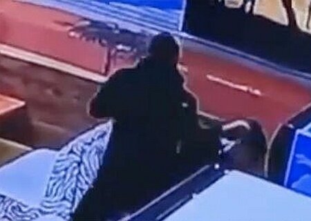    В Красноярском крае мигрант избил девушек до сотрясения мозга из-за «неправильных» причёсок