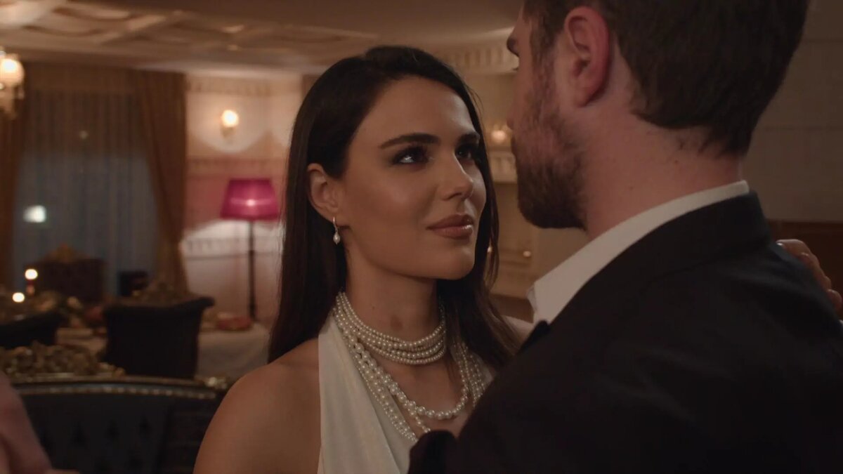 Кадры из сериала «Три сестры». Источник: https://www.kanald.com.tr/uc-kiz-kardes/