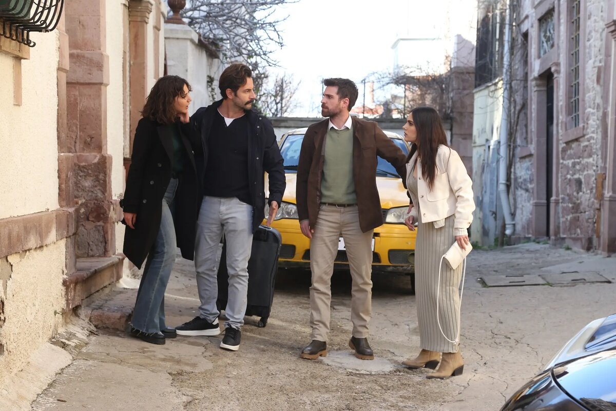 Кадры из сериала «Три сестры». Источник: https://www.kanald.com.tr/uc-kiz-kardes/