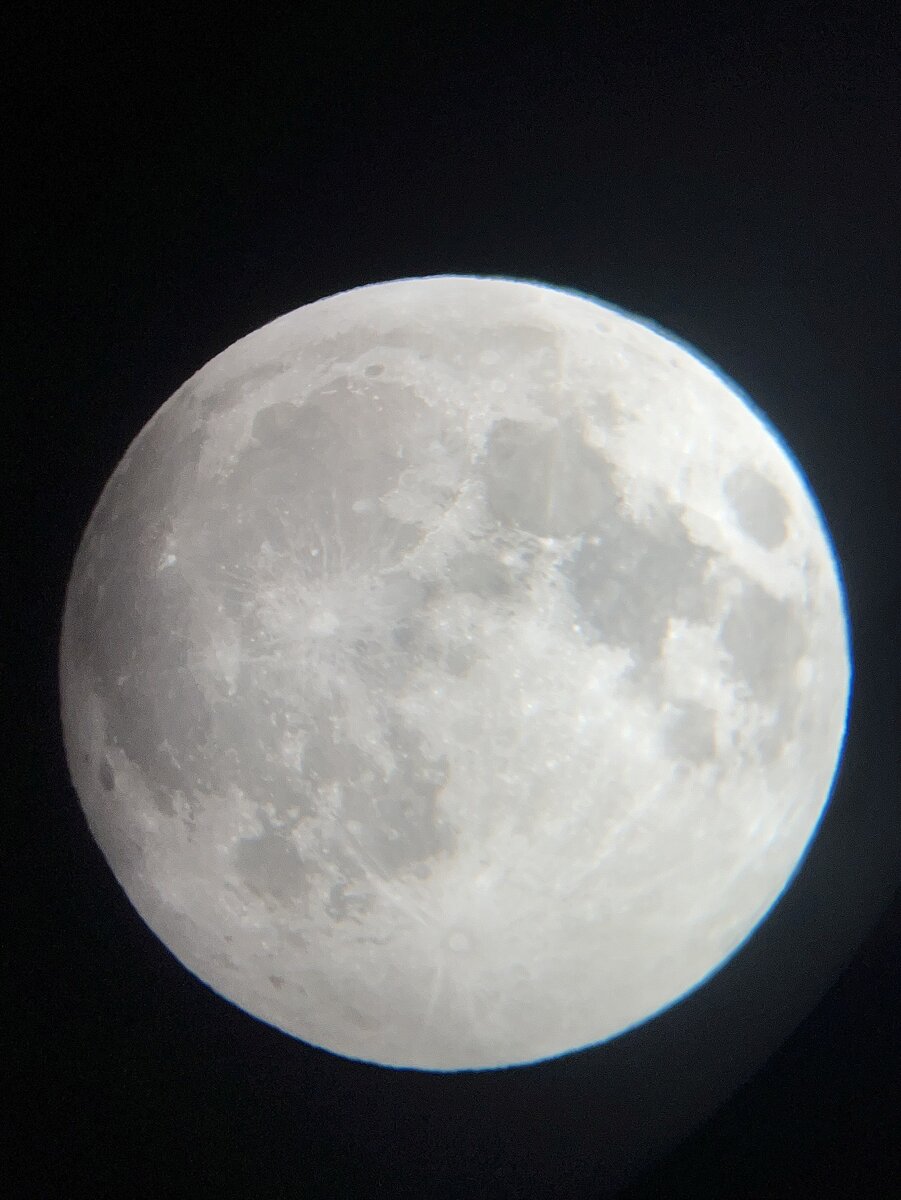 Полутеневое лунное затмение 25 марта 2024 года недалеко от Лос-Анджелеса, Калифорния, фото Дэрила Росса