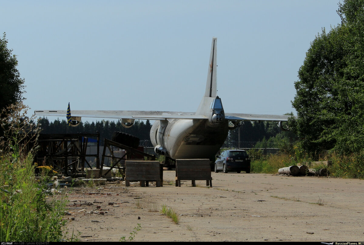 Ан-12 80-01 на реставрации. 2017 г. Фото из сети Интернет.