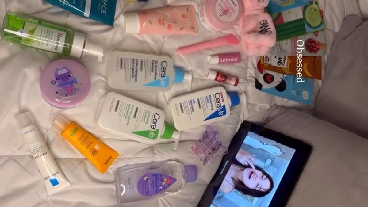 Забота о коже лица - это важный аспект ежедневного ухода за собой. Но среди огромного выбора уходовых средств на рынке может быть трудно определить, какие именно подойдут для вашей кожи. В этой статье я расскажу о 3 пунктах, как правильно выбрать уходовые средства, чтобы обеспечить вашей коже все необходимое и сделать этот процесс менее тяжелым.Я также поделюсь полезными советами о том, на что нужно обращать внимание при выборе средств для ухода за кожей лица. Приготовьтесь к тому, чтобы сделать правильный выбор и наслаждаться здоровой и красивой кожей.