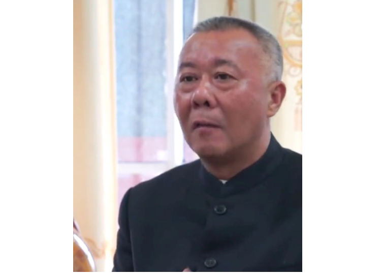 Отец-владелец, очень рабочее серьезное лицо