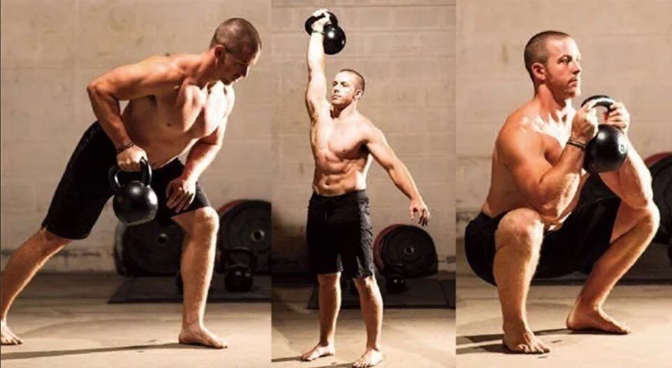 Накачивать мышцы гирей. Тяга гири на спину. Накачивать мышцы гирей. Упражнения с гирями. Упражнения с гирями на спину.