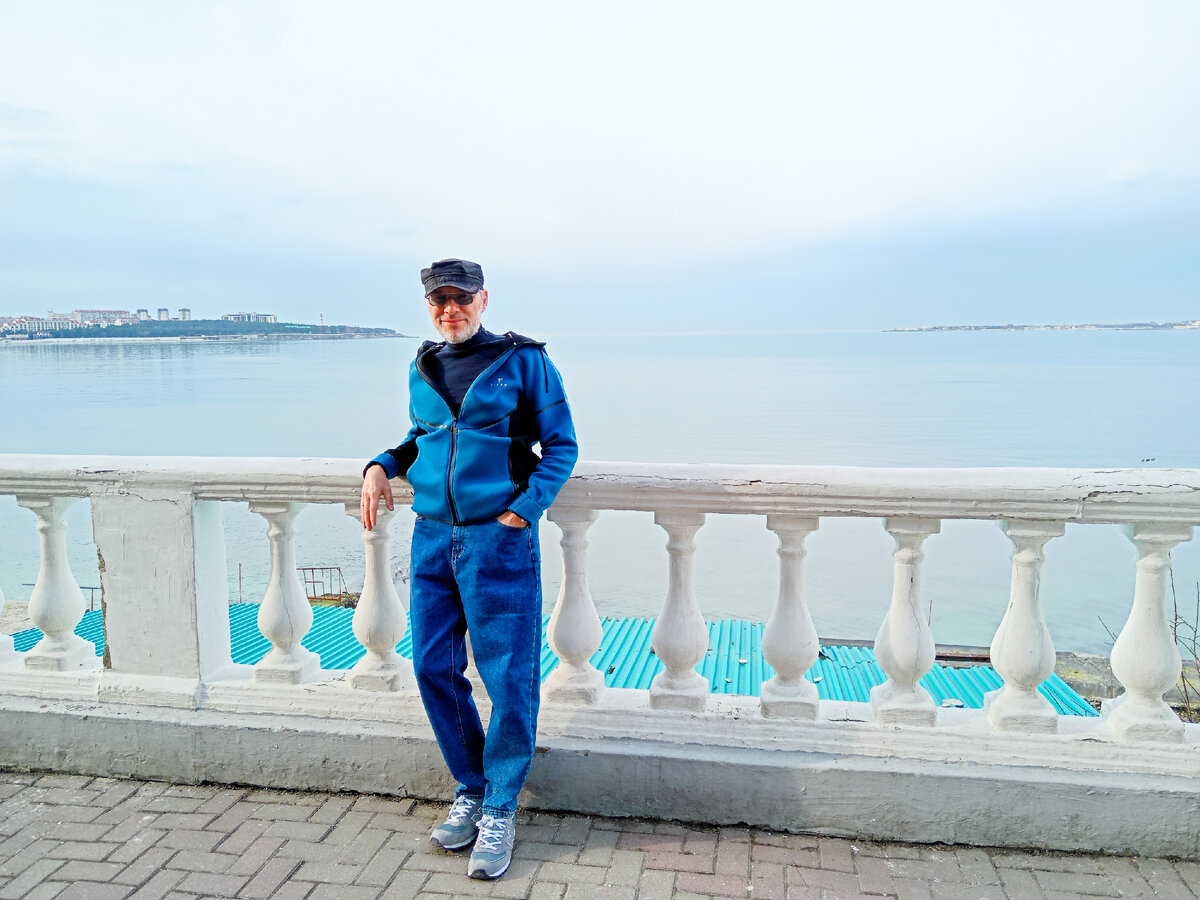 Утренний Геленджик у моря (Михаил Лекс, автор рассказа и канала)