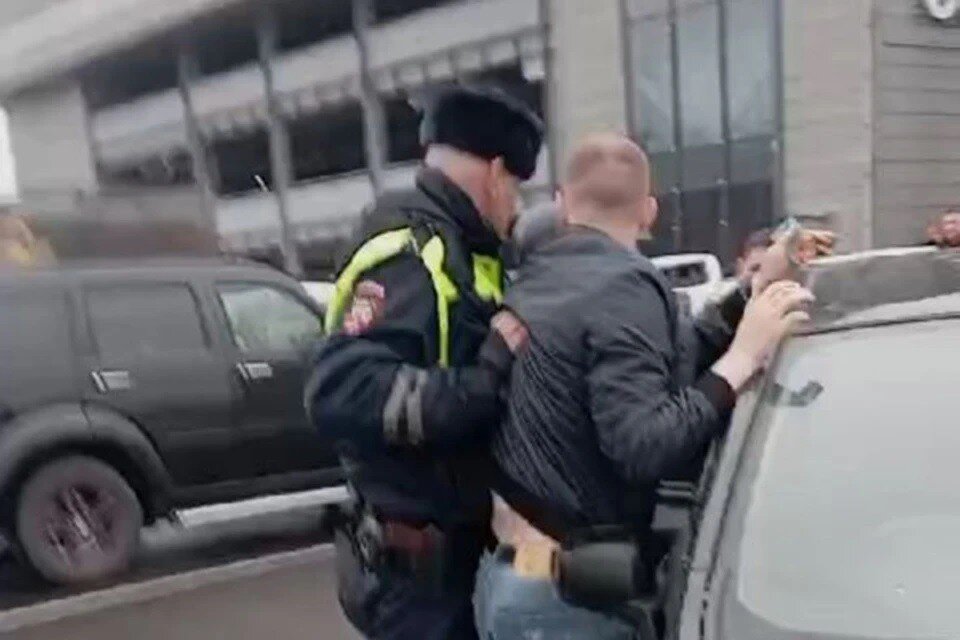    Подозрения вызвал внешний вид хулигана.