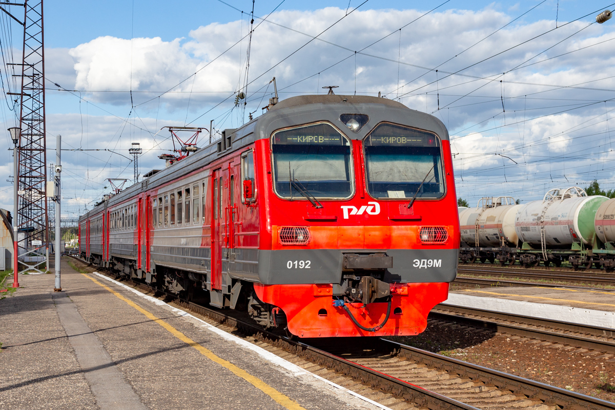 киров нововятск электричка. электропоезд глазов киров. новые электрички. электричка эр9т 681. жд вокзал киров.