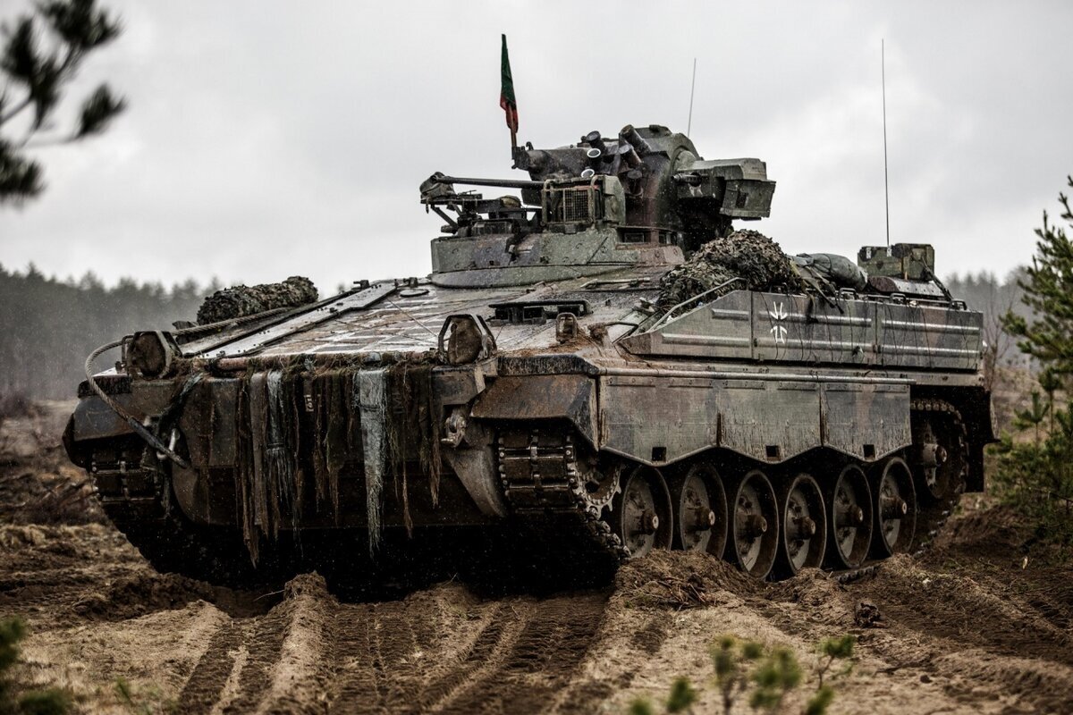 Военные РФ эвакуировали первую трофейную БМП Marder производства Германии |  RuNews24.ru | Дзен