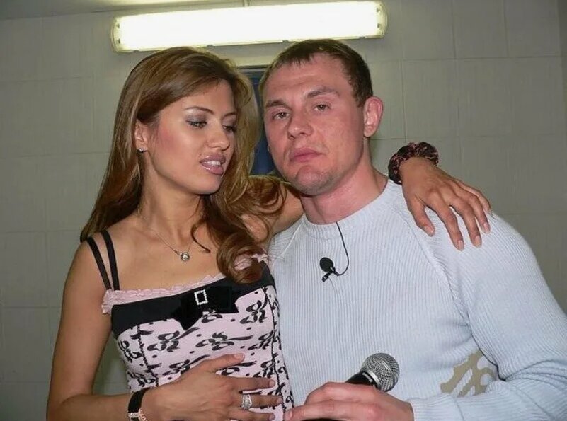 Через некоторое время девушка покинула телестройку и разрушила хрупкую связь с бойфрендом.