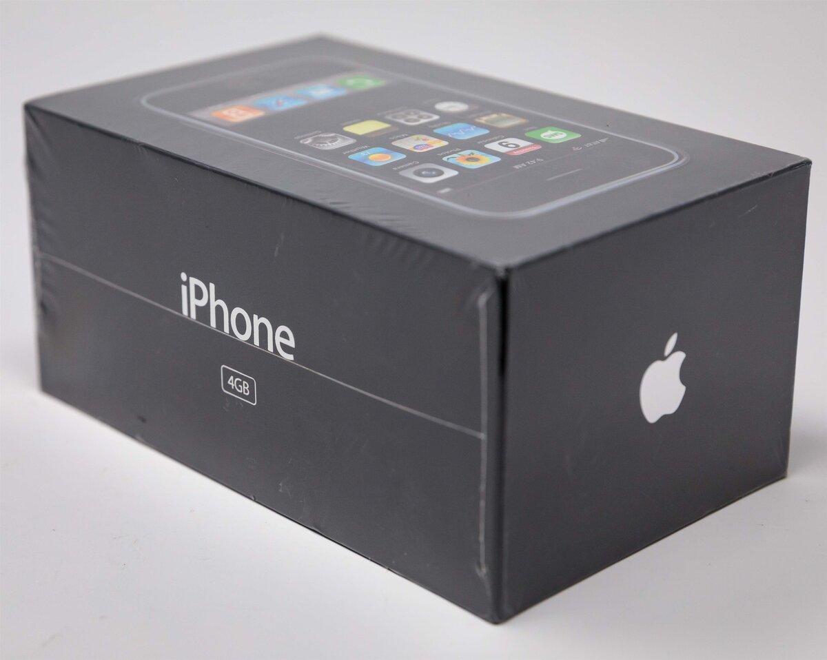    Оригинальный iPhone (2007) ушёл с молотка по цене квартиры в России